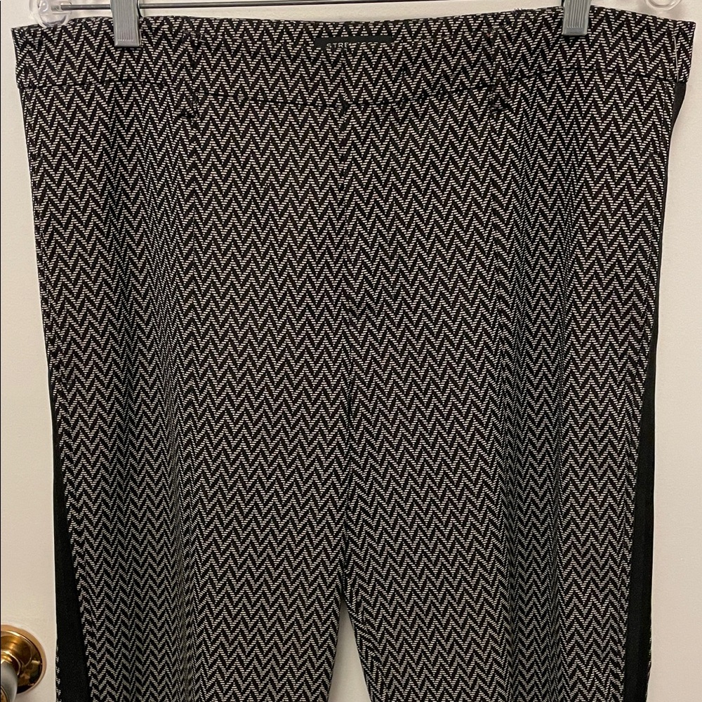 Women’s Strenesse Black/Grey Chevron Pattern Wide Leg Pants Size 36
